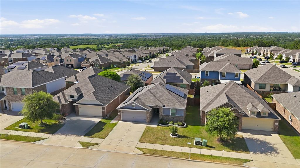 7533 Pleasant Oaks Street, Fort Worth, TX 76120