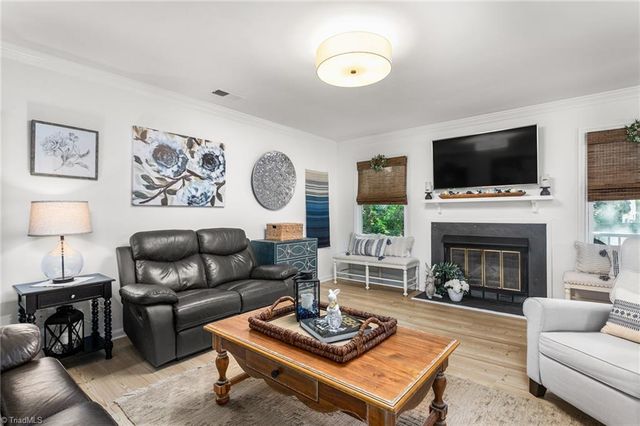 808 Carriage Crossing Lane A, Greensboro, NC 27410