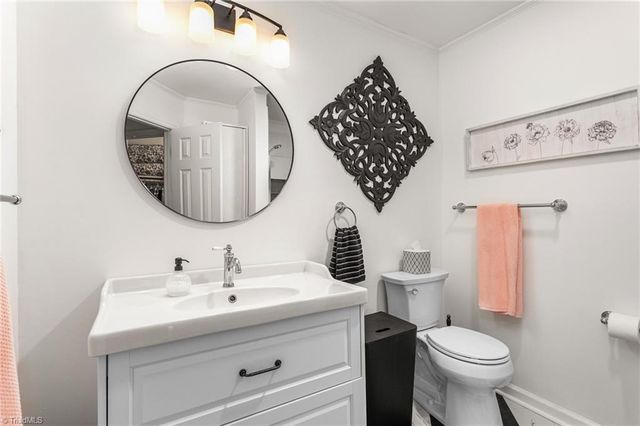 808 Carriage Crossing Lane A, Greensboro, NC 27410
