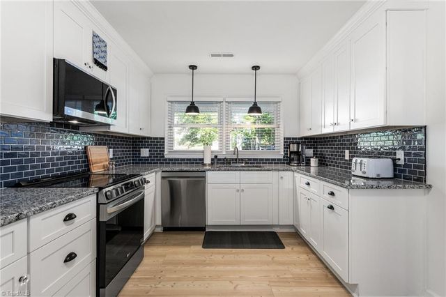 808 Carriage Crossing Lane A, Greensboro, NC 27410