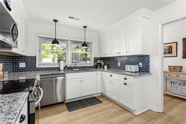808 Carriage Crossing Lane A, Greensboro, NC 27410