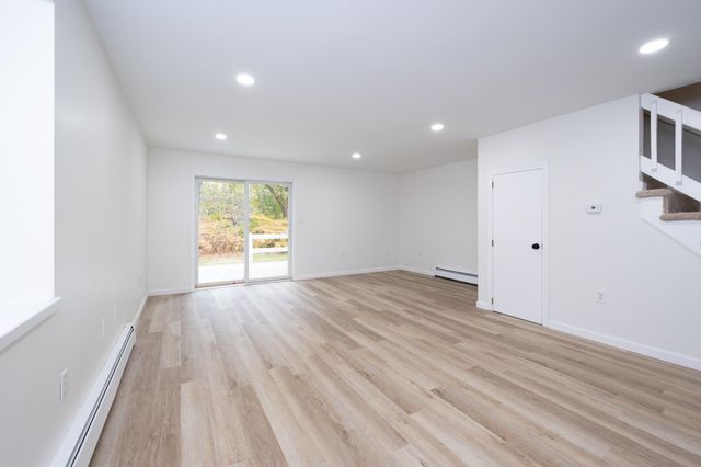 31 South Avenue L, Derry, NH 03038