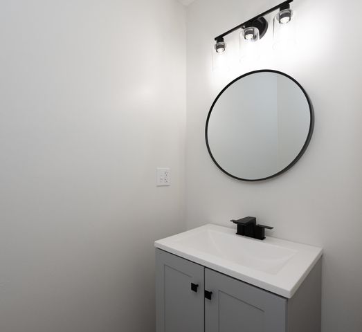 31 South Avenue L, Derry, NH 03038