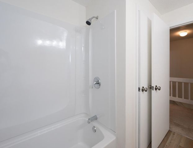 31 South Avenue L, Derry, NH 03038