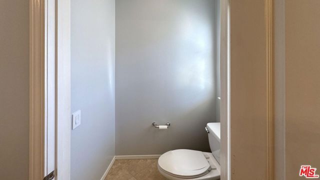 5730 S Glennie Lane B, Los Angeles, CA 90016