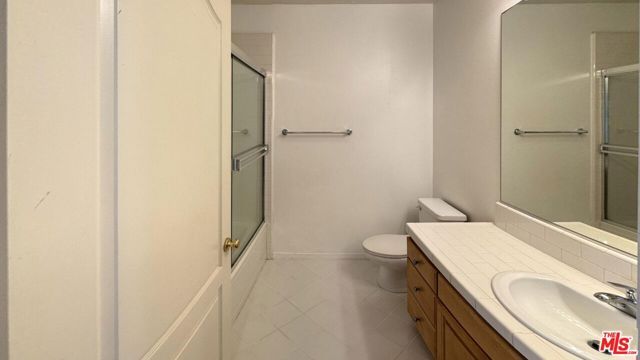 5730 S Glennie Lane B, Los Angeles, CA 90016