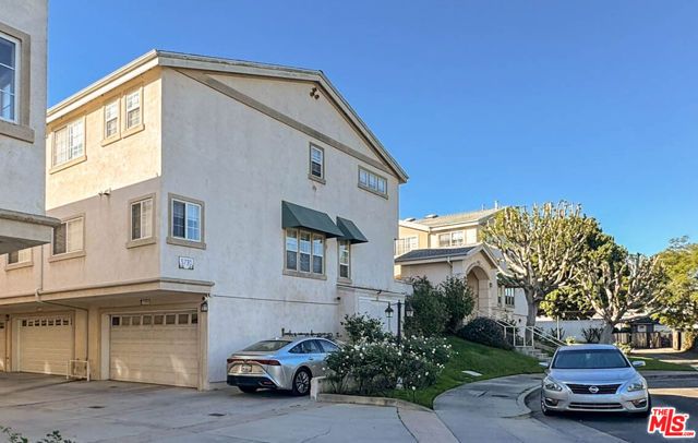 5730 S Glennie Lane B, Los Angeles, CA 90016