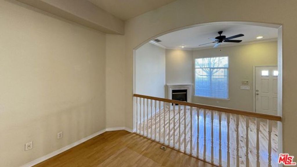 5730 S Glennie Lane B, Los Angeles, CA 90016