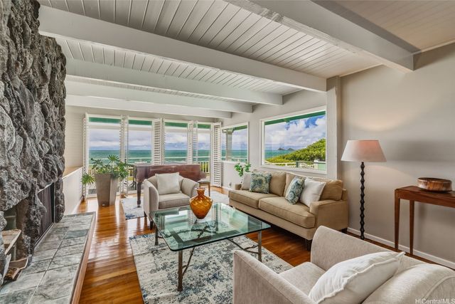586 Kaimalino Street, Kailua, HI 96734