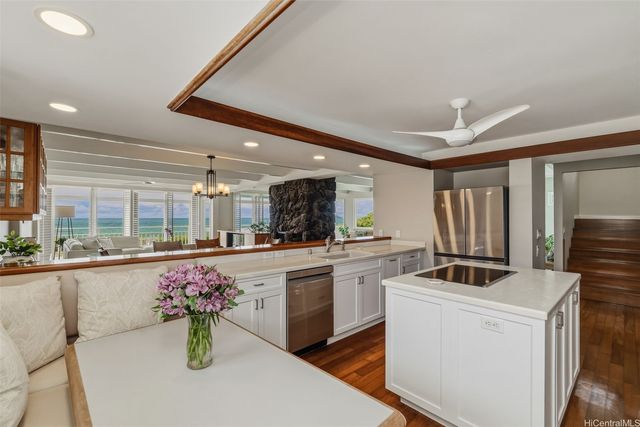 586 Kaimalino Street, Kailua, HI 96734