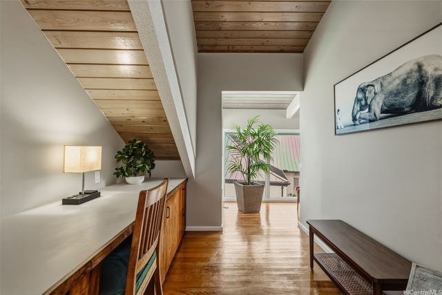 586 Kaimalino Street, Kailua, HI 96734