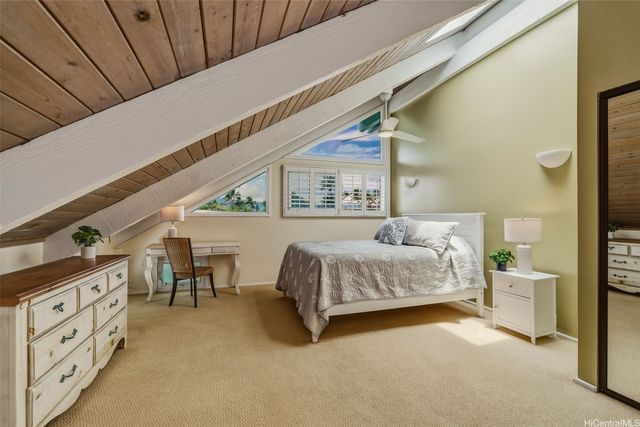 586 Kaimalino Street, Kailua, HI 96734