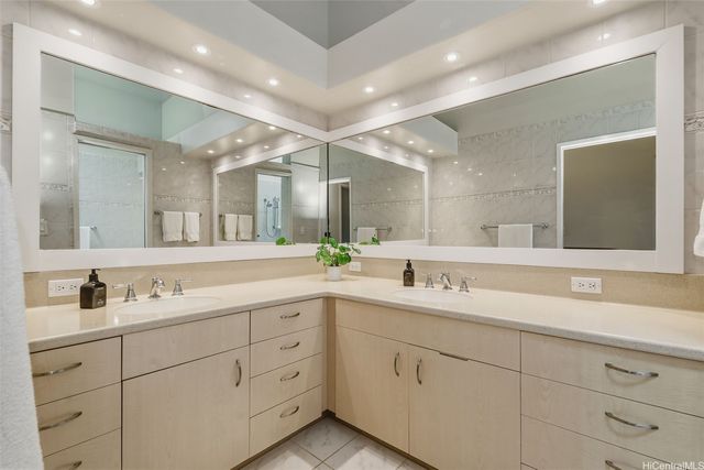 586 Kaimalino Street, Kailua, HI 96734