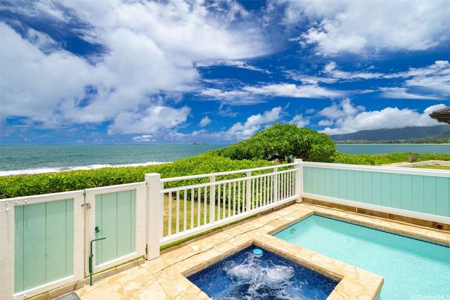 586 Kaimalino Street, Kailua, HI 96734