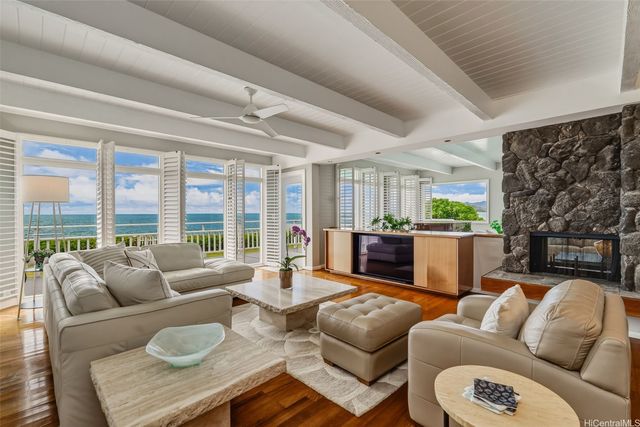 586 Kaimalino Street, Kailua, HI 96734