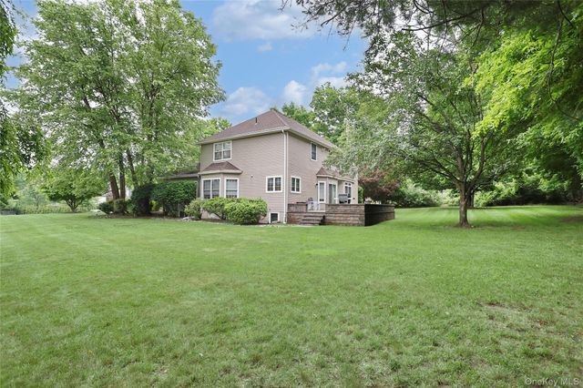 7 Birdie Drive, Suffern, NY 10901