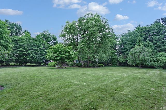 7 Birdie Drive, Suffern, NY 10901
