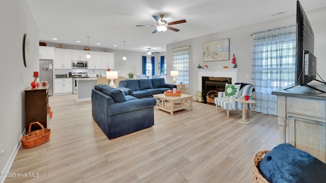 578 Transom Way, Sneads Ferry, NC 28460