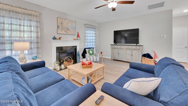 578 Transom Way, Sneads Ferry, NC 28460