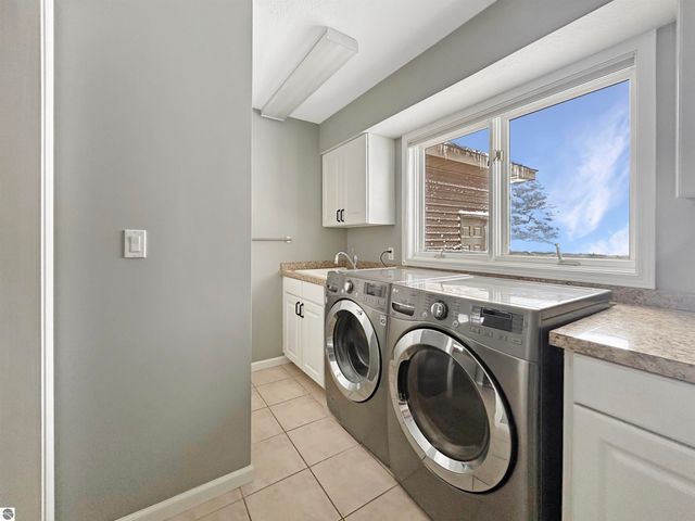 1390 Nightingale Lane, Kingsley, MI 49649