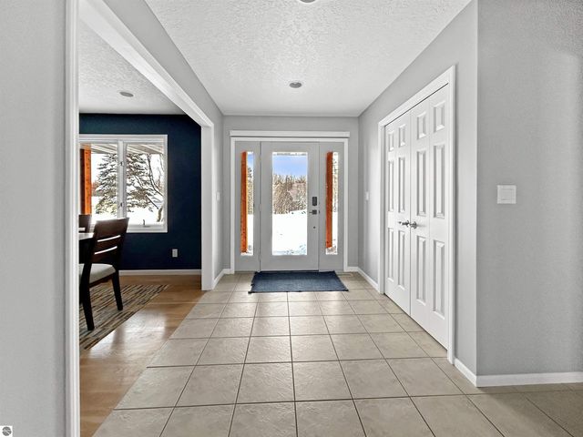 1390 Nightingale Lane, Kingsley, MI 49649