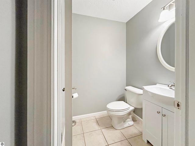 1390 Nightingale Lane, Kingsley, MI 49649