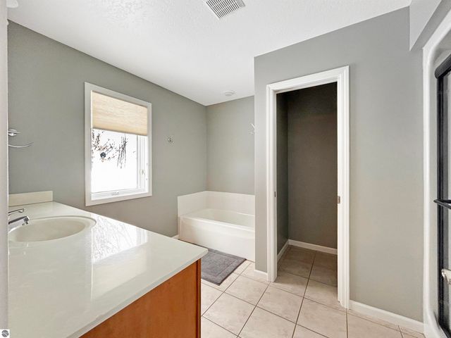 1390 Nightingale Lane, Kingsley, MI 49649