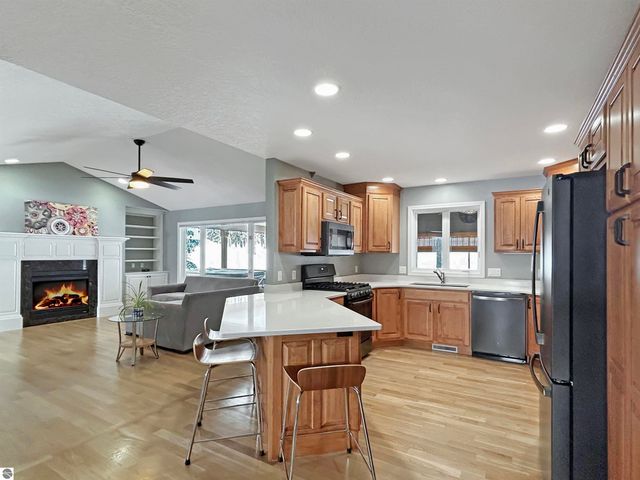 1390 Nightingale Lane, Kingsley, MI 49649