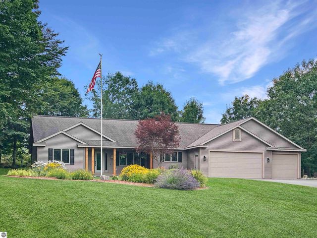 1390 Nightingale Lane, Kingsley, MI 49649