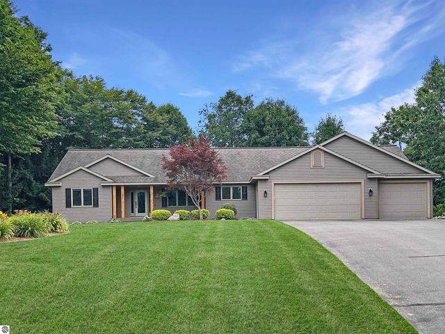 1390 Nightingale Lane, Kingsley, MI 49649
