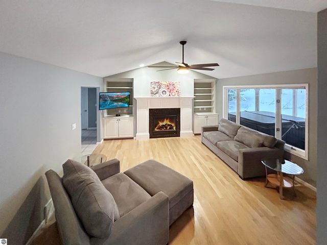 1390 Nightingale Lane, Kingsley, MI 49649