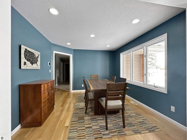 1390 Nightingale Lane, Kingsley, MI 49649