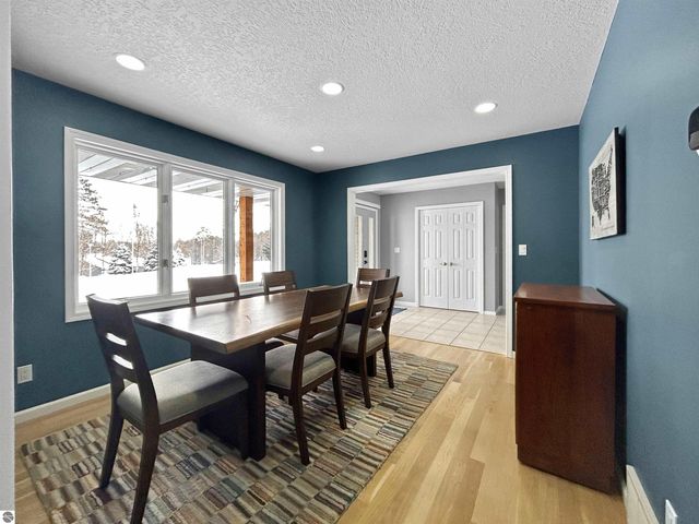 1390 Nightingale Lane, Kingsley, MI 49649