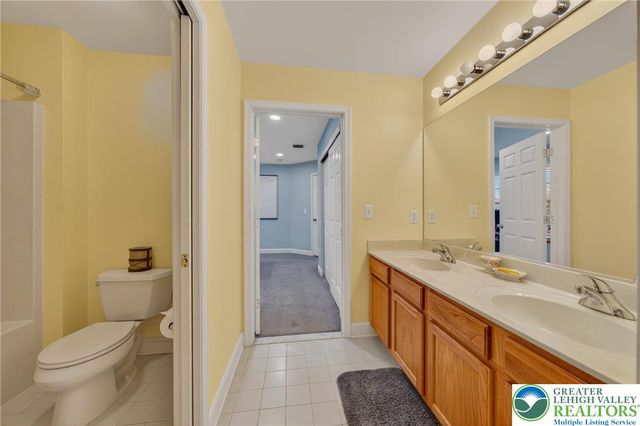 2705 Fringe Lane, Forks Twp, PA 18040