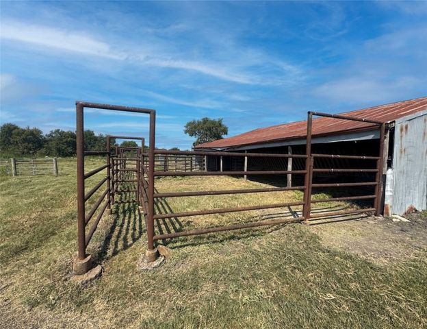 5661 Chadwick Hogan Road, Chappell Hill, TX 77426