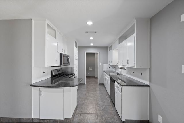 317 E Glendale Street, Crowley, TX 76036