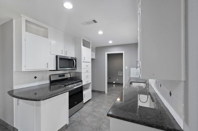 317 E Glendale Street, Crowley, TX 76036