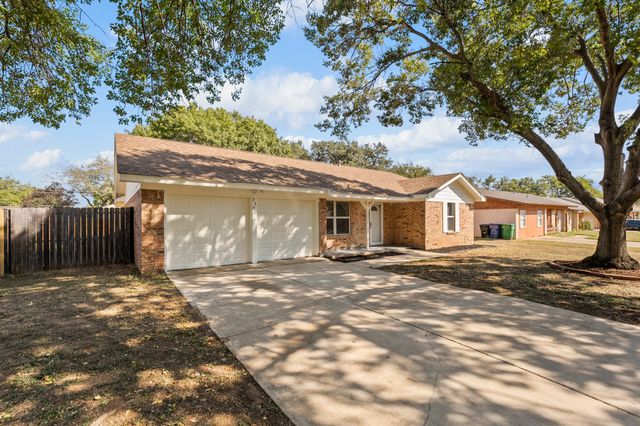 317 E Glendale Street, Crowley, TX 76036