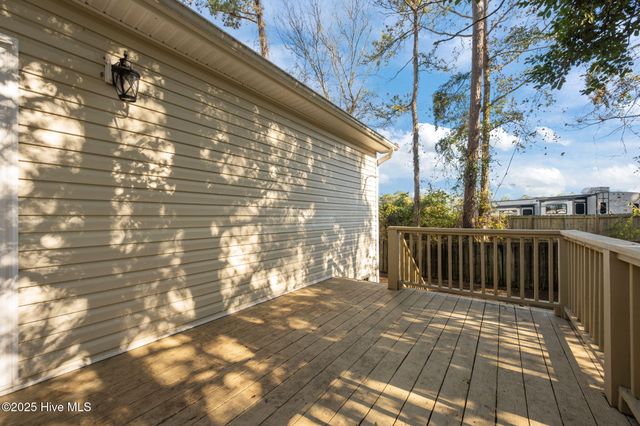 644 E Ocean Road, Holly Ridge, NC 28445
