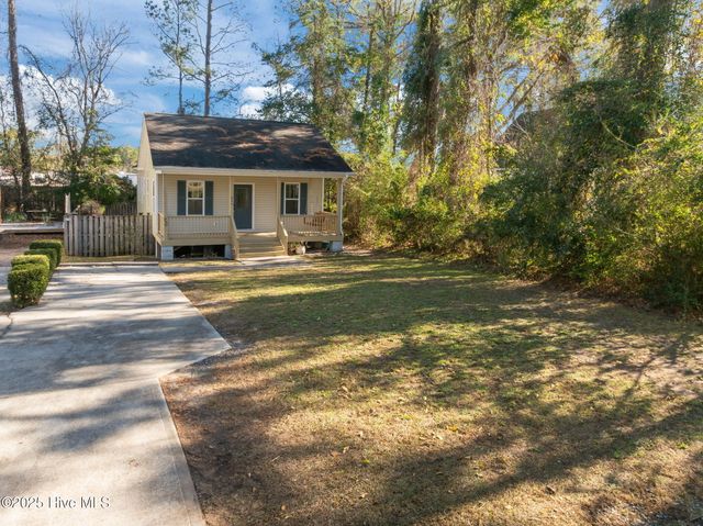 644 E Ocean Road, Holly Ridge, NC 28445