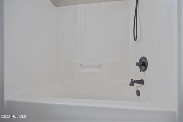 644 E Ocean Road, Holly Ridge, NC 28445