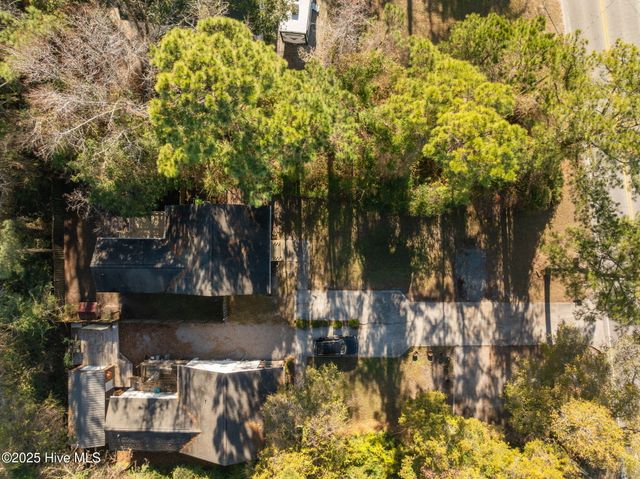 644 E Ocean Road, Holly Ridge, NC 28445