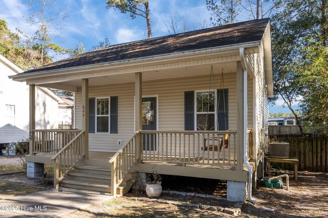 644 E Ocean Road, Holly Ridge, NC 28445