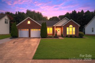2703 Yarrow Road, Charlotte, NC 28213