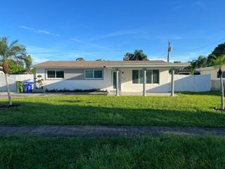6900 SW 3rd St, Pembroke Pines, FL 33023