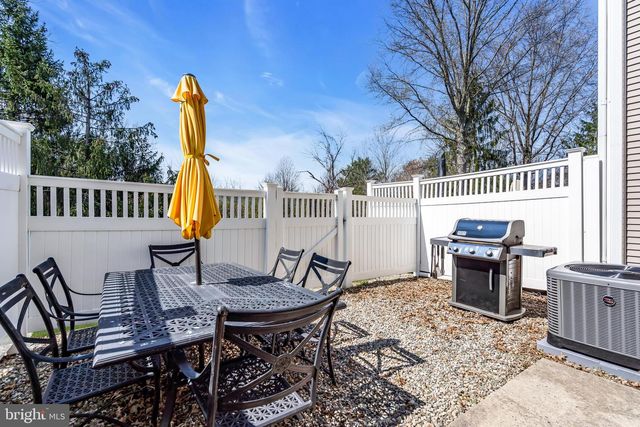 189 SHREWSBURY CT, Pennington, NJ 08534