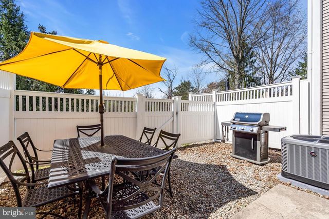 189 SHREWSBURY CT, Pennington, NJ 08534