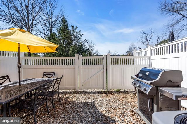 189 SHREWSBURY CT, Pennington, NJ 08534