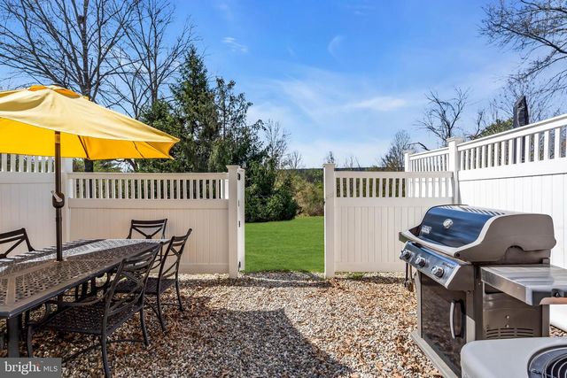189 SHREWSBURY CT, Pennington, NJ 08534