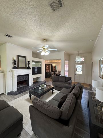 521 Post Oak Road, Grapevine, TX 76051
